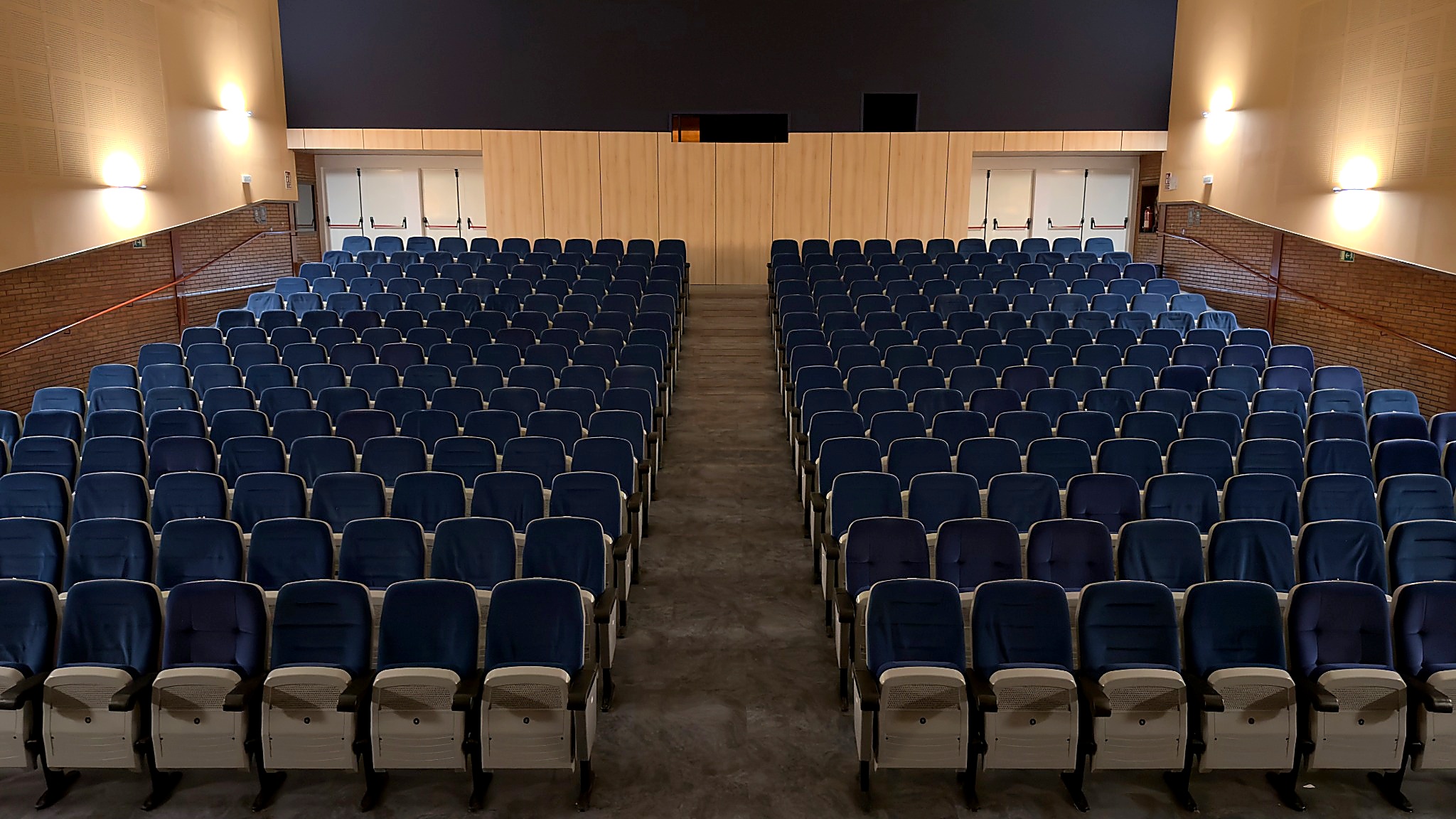 Patio de butacas del Teatro María Auxiliadora visto desde el escenario